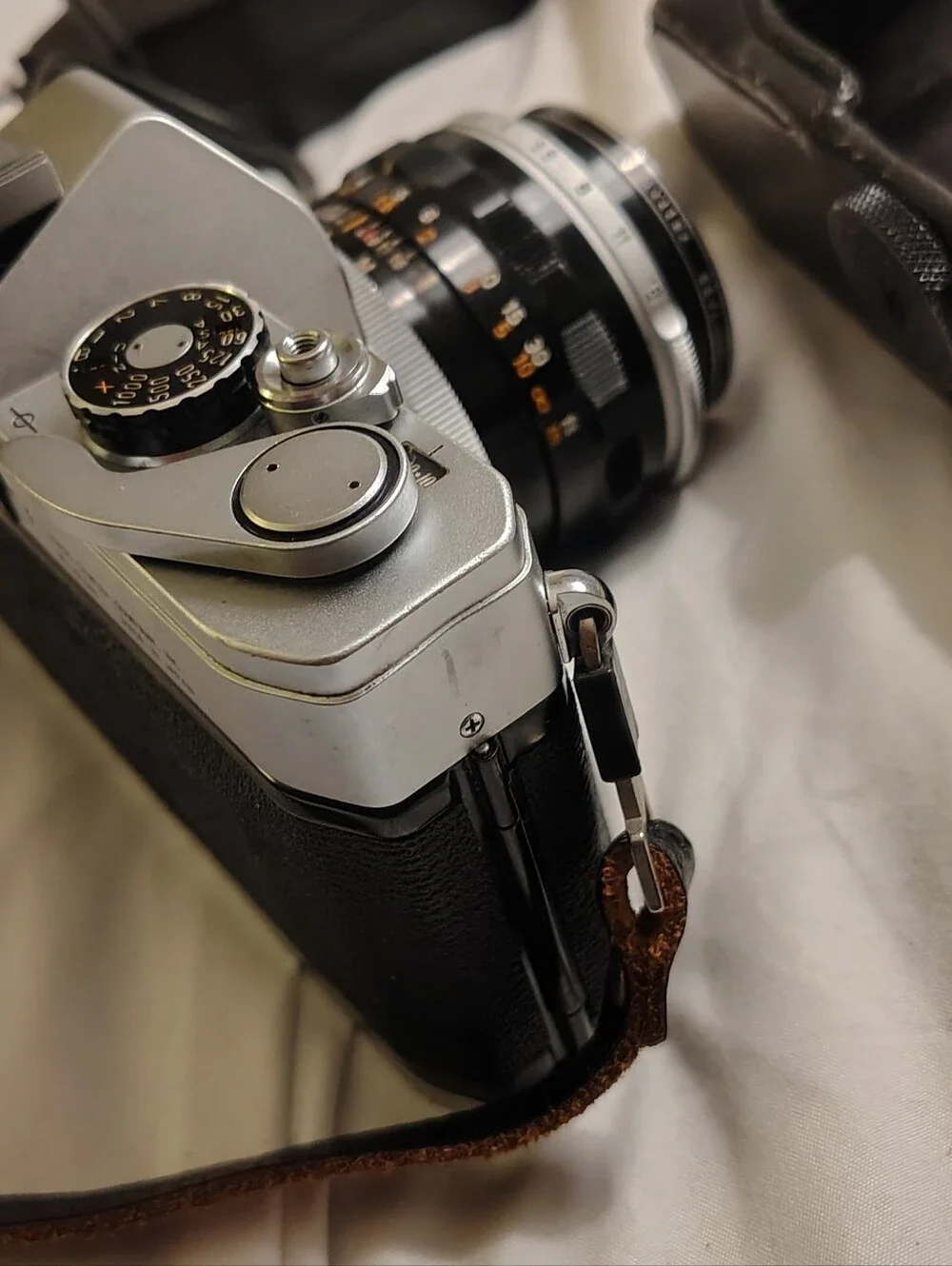 Vintage Canon FT QL 35mm SLR Film Camera with 50mm F1.8 Lens Flash and Case